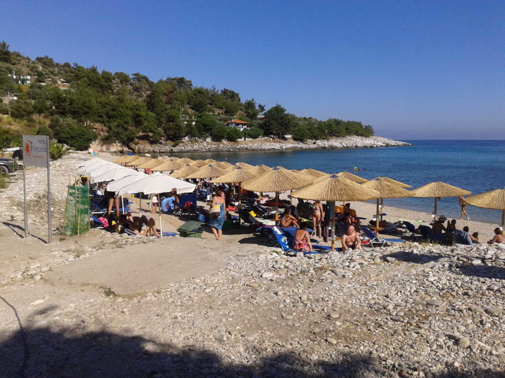 sand-beds-and-umbrellas-9